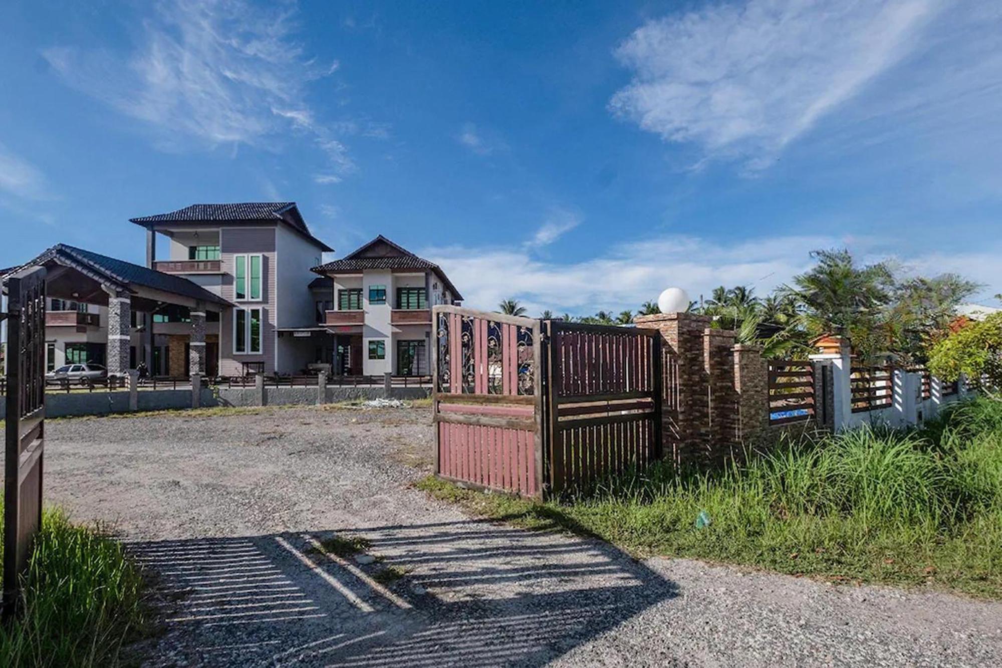 Nurbayu Chalet, Kemaman Куантан Экстерьер фото